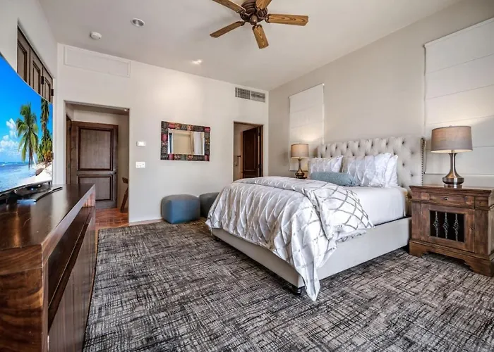 4bd 2-level Penthouse 5-star Beachfront Paradise. Cabo San Lucas