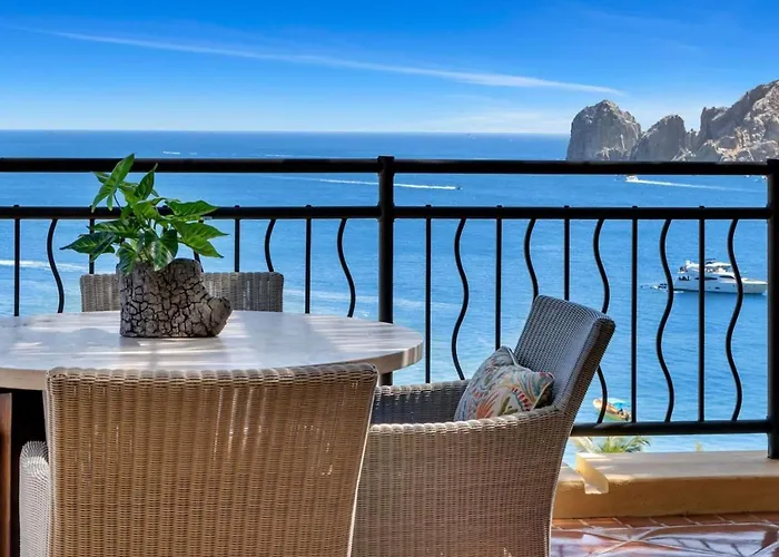 Holiday home 4bd 2-level Penthouse 5-star Beachfront Paradise.