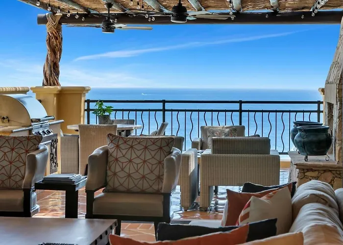 4bd 2-level Penthouse 5-star Beachfront Paradise. Holiday home *