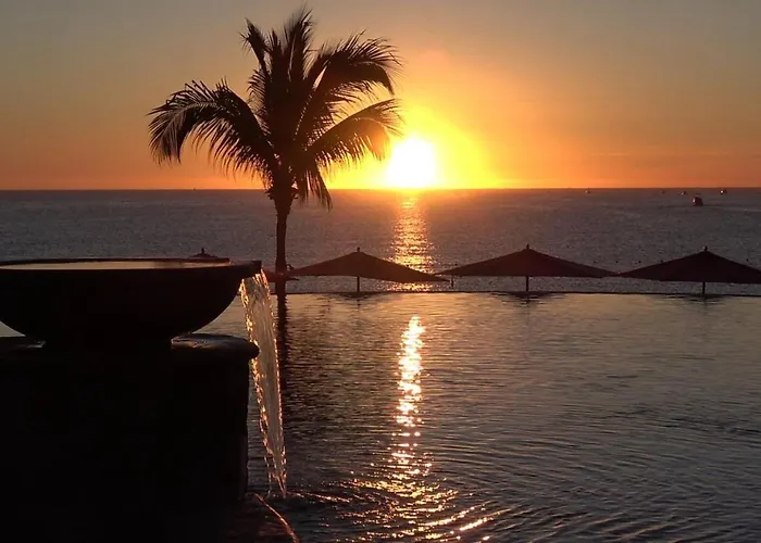 4bd 2-level Penthouse 5-star Beachfront Paradise. Holiday home Cabo San Lucas