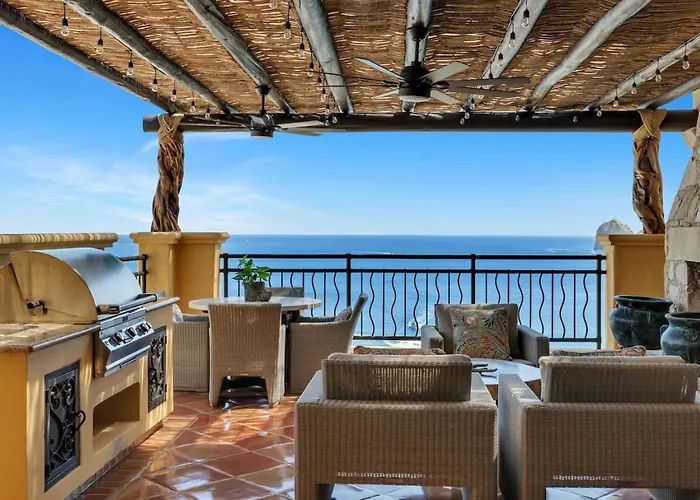 4bd 2-level Penthouse 5-star Beachfront Paradise. *