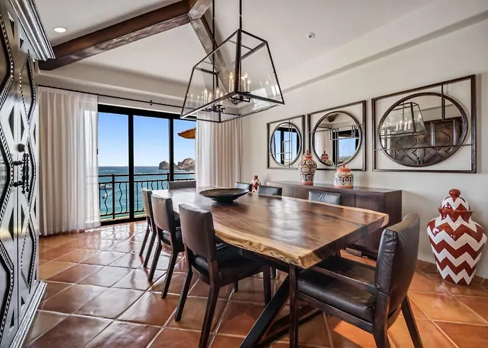 4bd 2-level Penthouse 5-star Beachfront Paradise. *