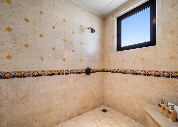 4bd 2-level Penthouse 5-star Beachfront Paradise.