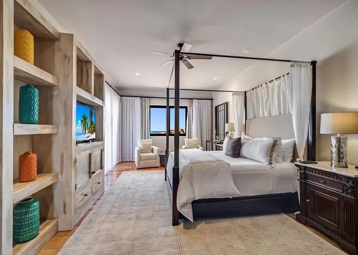 4bd 2-level Penthouse 5-star Beachfront Paradise.