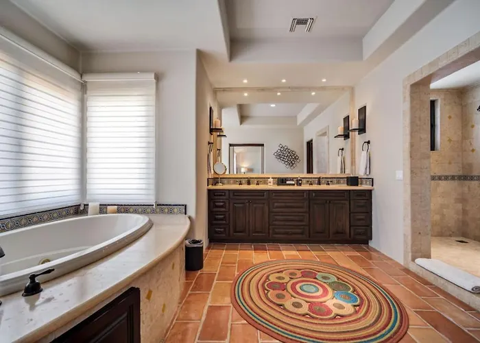 Holiday home 4bd 2-level Penthouse 5-star Beachfront Paradise.