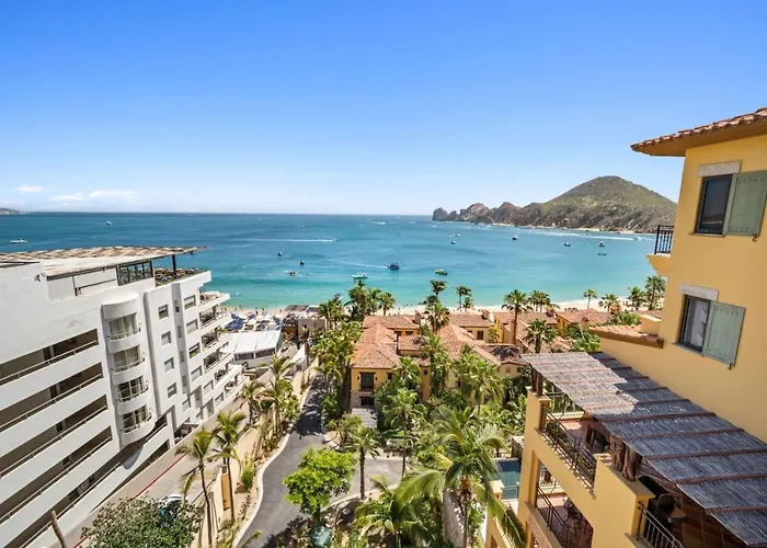 4bd 2-level Penthouse 5-star Beachfront Paradise. *