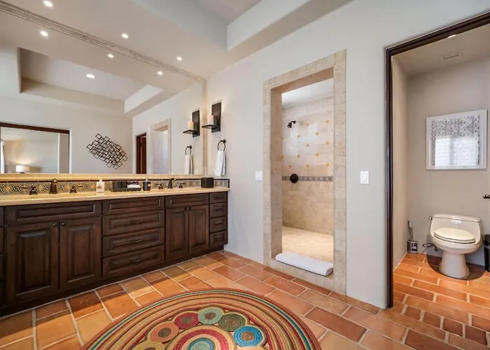 4bd 2-level Penthouse 5-star Beachfront Paradise.