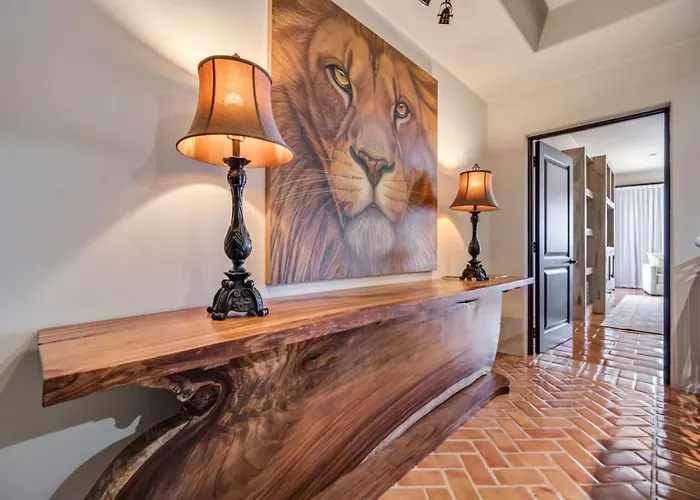 4bd 2-level Penthouse 5-star Beachfront Paradise. Holiday home
