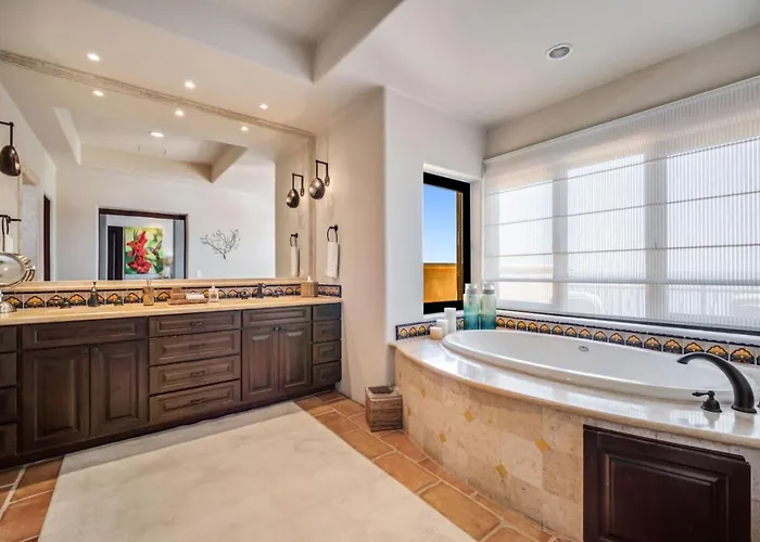 Holiday home 4bd 2-level Penthouse 5-star Beachfront Paradise. *