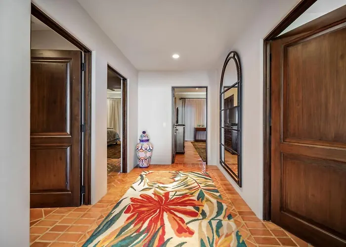 Holiday home 4bd 2-level Penthouse 5-star Beachfront Paradise.