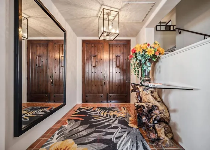 4bd 2-level Penthouse 5-star Beachfront Paradise. *
