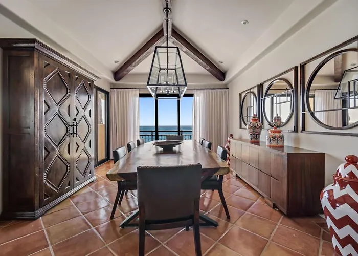 Holiday home 4bd 2-level Penthouse 5-star Beachfront Paradise.