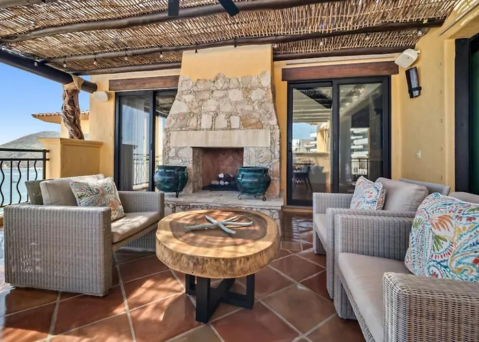 4bd 2-level Penthouse 5-star Beachfront Paradise. Holiday home Cabo San Lucas