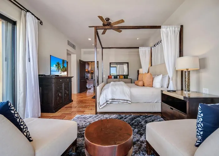 4bd 2-level Penthouse 5-star Beachfront Paradise. *