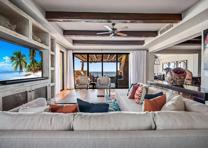 4bd 2-level Penthouse 5-star Beachfront Paradise. Holiday home