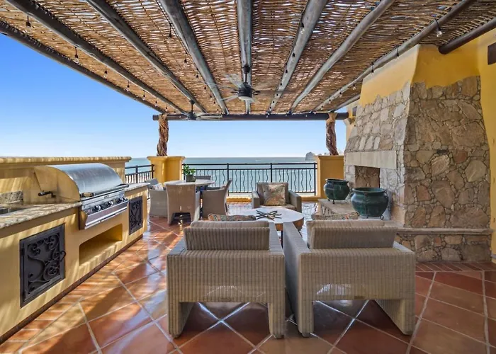 4bd 2-level Penthouse 5-star Beachfront Paradise. *